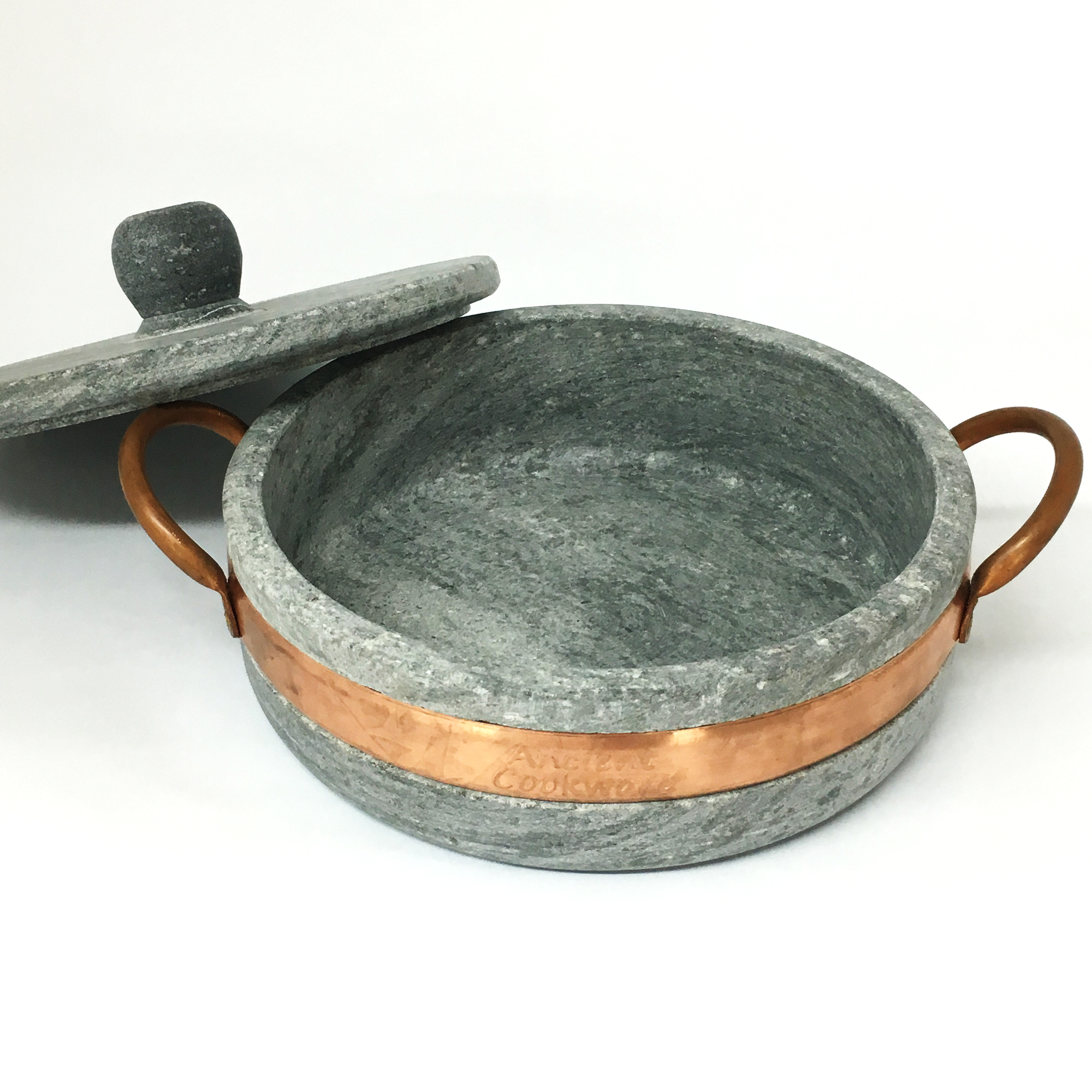 Brazilian Soapstone Low Pot, Panela de Pedra-Sabão 2 Brazilian Soapstone Low Pot, Panela de Pedra-Sabão